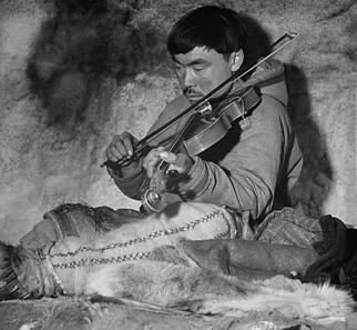 Eric_Anoee_Padleirmiut_fiddle